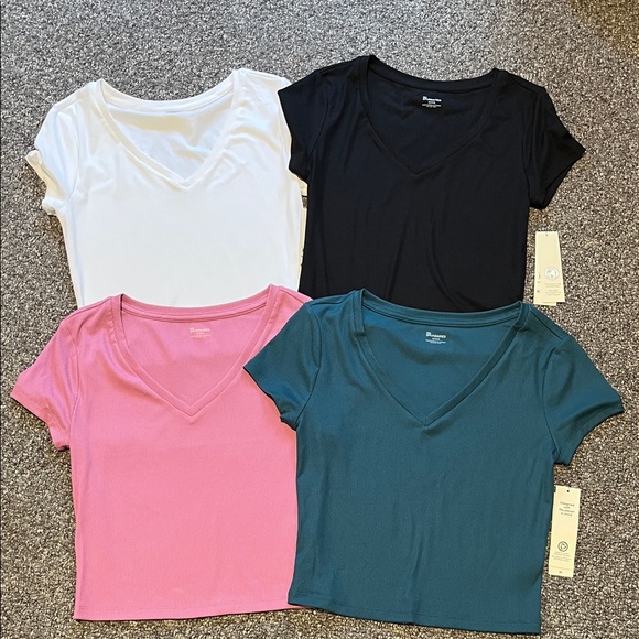 No boundaries vneck cropped top bundle - Picture 1 of 5